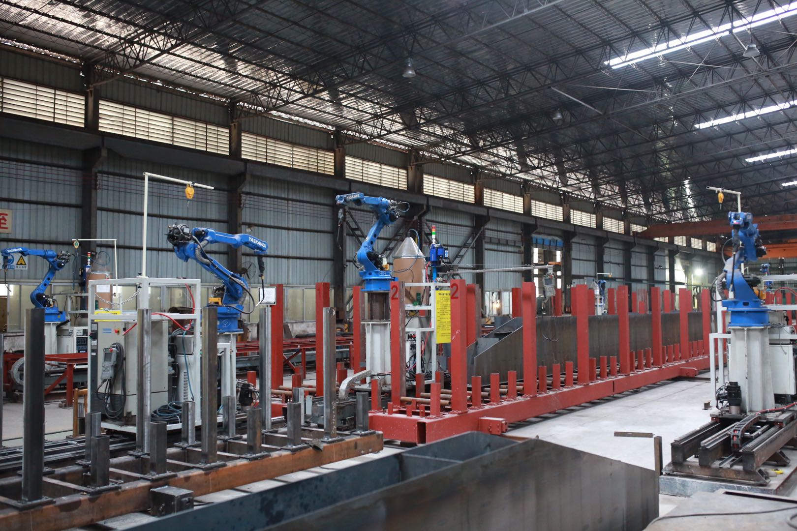 起重機生產(chǎn)自動焊接機器人.jpg 起重機生產(chǎn)自動焊接機器人.jpg